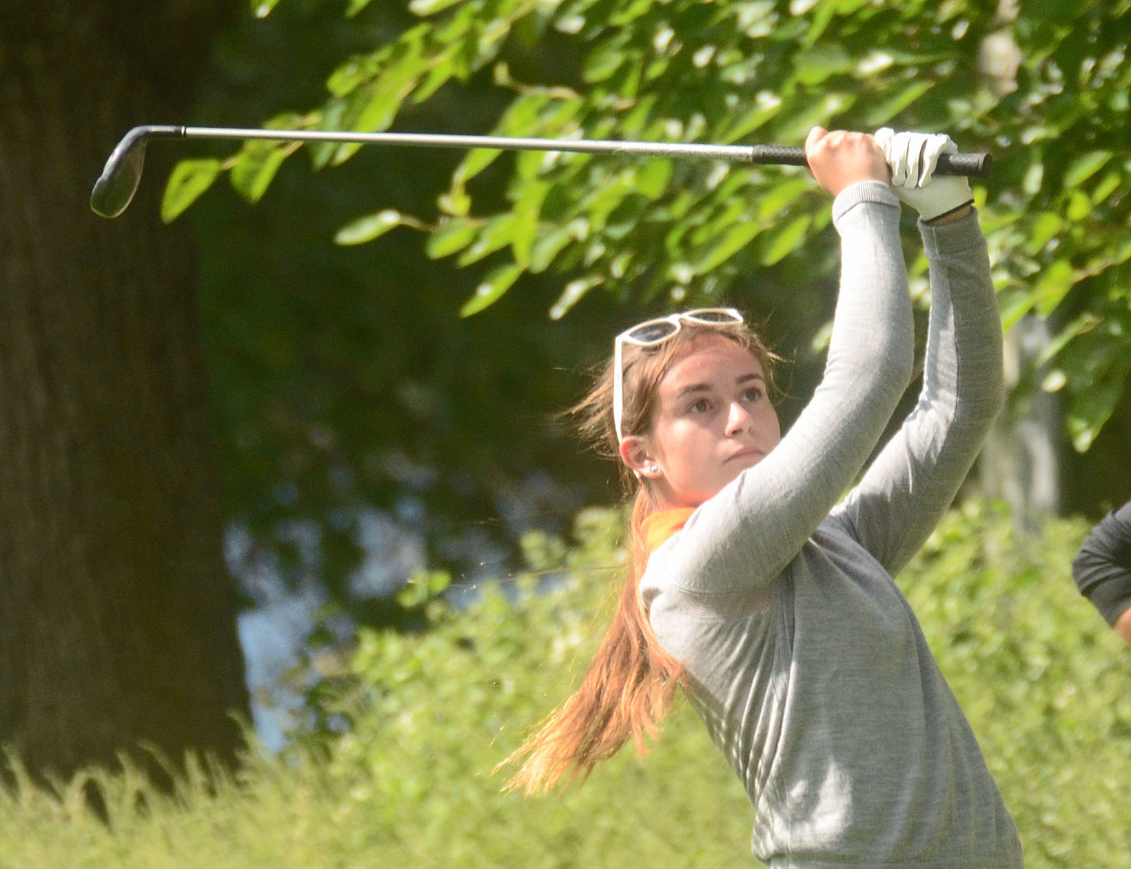 Hanna Garetson tee shot